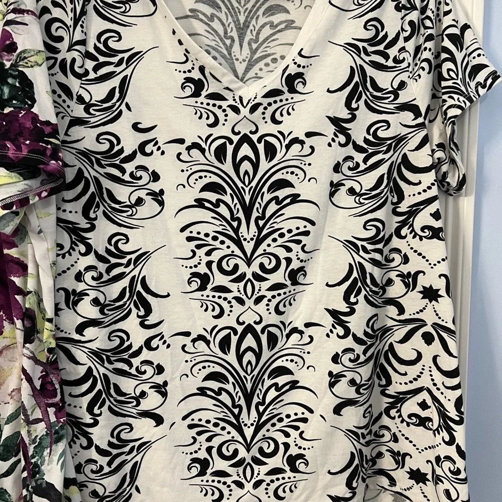 Pair of LuLaRoe v neck t shirts with longer hems. Floral and scroll - Picture 3 of 6
